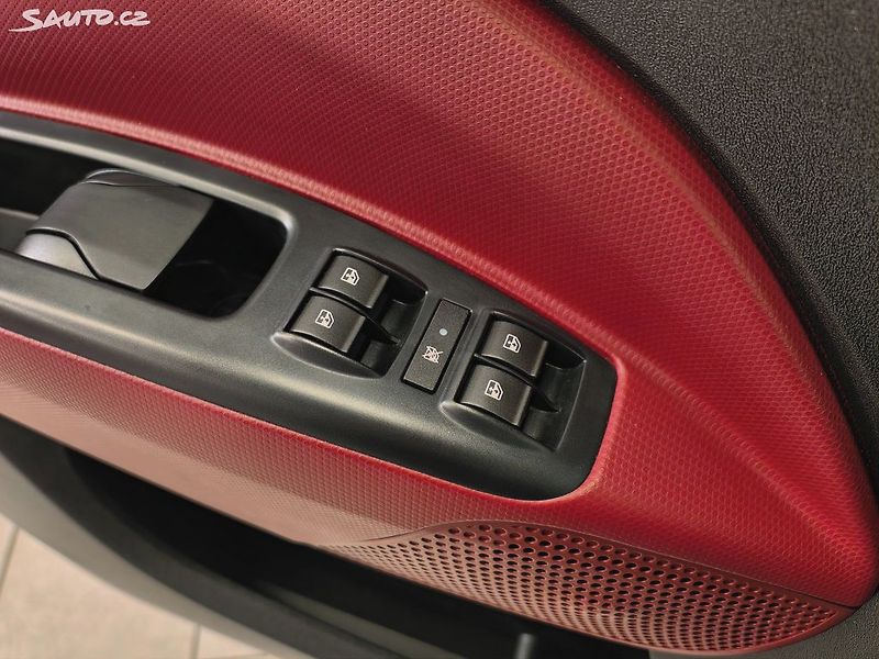 Fiat Dobló 2.0MJT 99kW KLIMA VÝHŘEVY, PDC - fotka 17 z 20