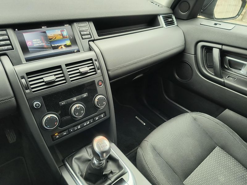 Land Rover Discovery Sport 2.0 TD4 4X4 NAVI/AC/KAMERA/ALU - fotka 31 z 43