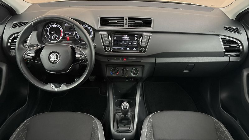 Škoda Fabia 1.0 TSI Ambition Combi - fotka 8 z 24