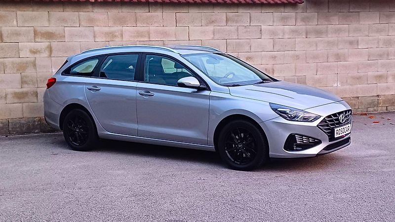 Hyundai i30 1.5 81kW DPI FAMILY COMFORT - fotka 3 z 36