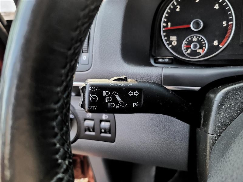 Volkswagen Touran 2,0 Rezervace!,dsg,Highline,ků - fotka 23 z 44