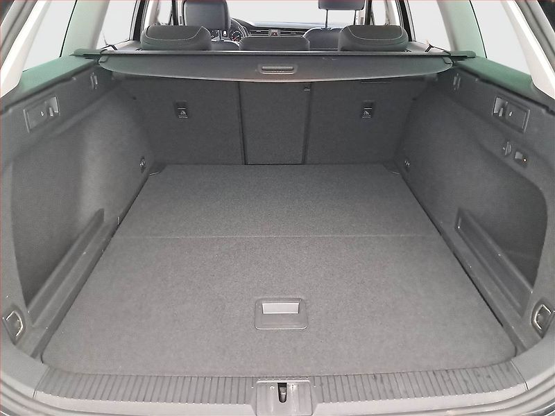 Volkswagen Passat (2020) Elegance 2.0 TDI - fotka 14 z 17