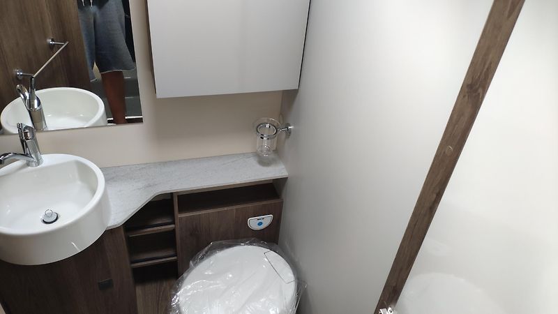 CI Caravans International (2026) MAGIS 67 INTEGRAL 2x skladem  - fotka 15 z 23