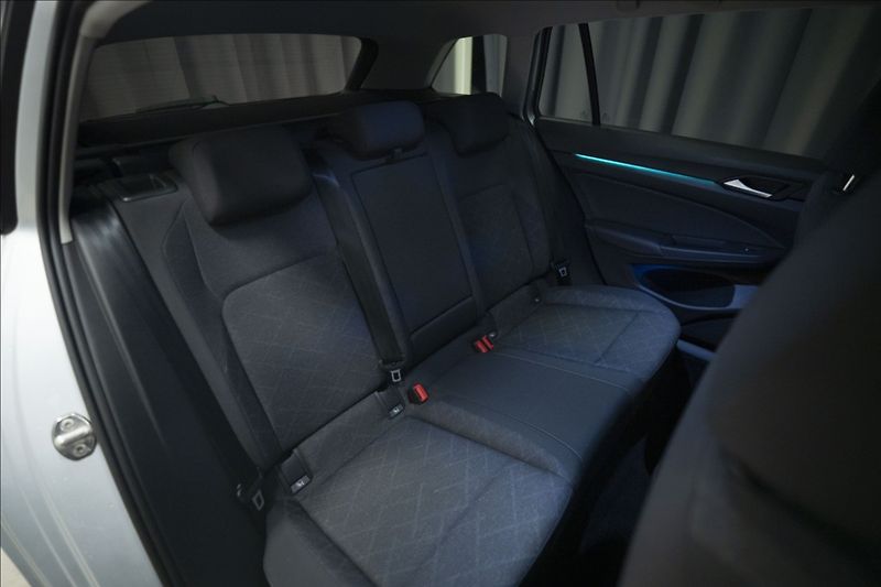 Volkswagen Golf 1,5 TSI KEYLESS KAMERA VÝHŘEV - fotka 12 z 42