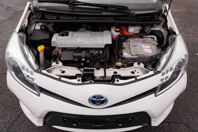 Toyota Yaris 1.5 Hybrid LOUNGE - fotka 23 z 23