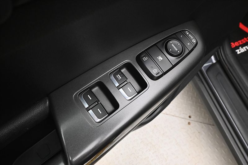 Kia Sportage 1,6 T-GDI 130 kW AWD AT - fotka 24 z 30