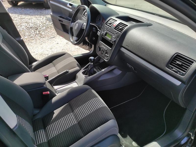 Volkswagen Golf V,  UNITED, VELICE PĚKNÝ - fotka 14 z 22