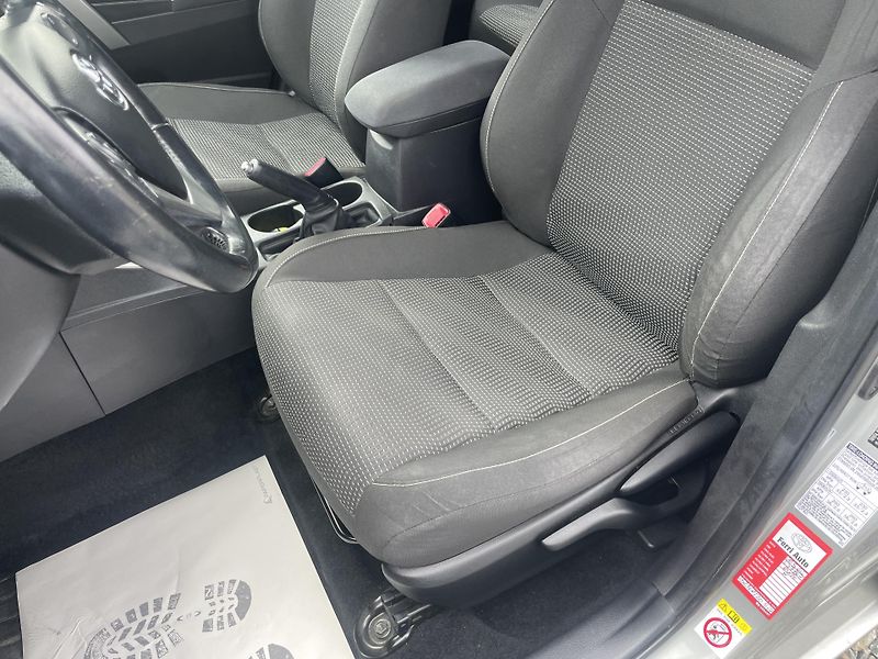 Toyota Auris 1.8i 16v HYBRID AUT SERVIS TOP - fotka 95 z 172