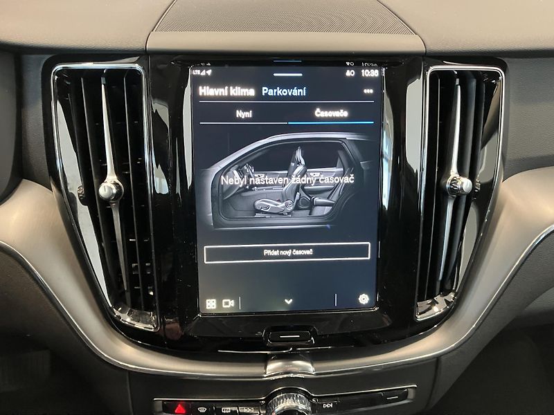 Volvo XC60 T6 eAWD Recharge Core, PANO - fotka 31 z 42