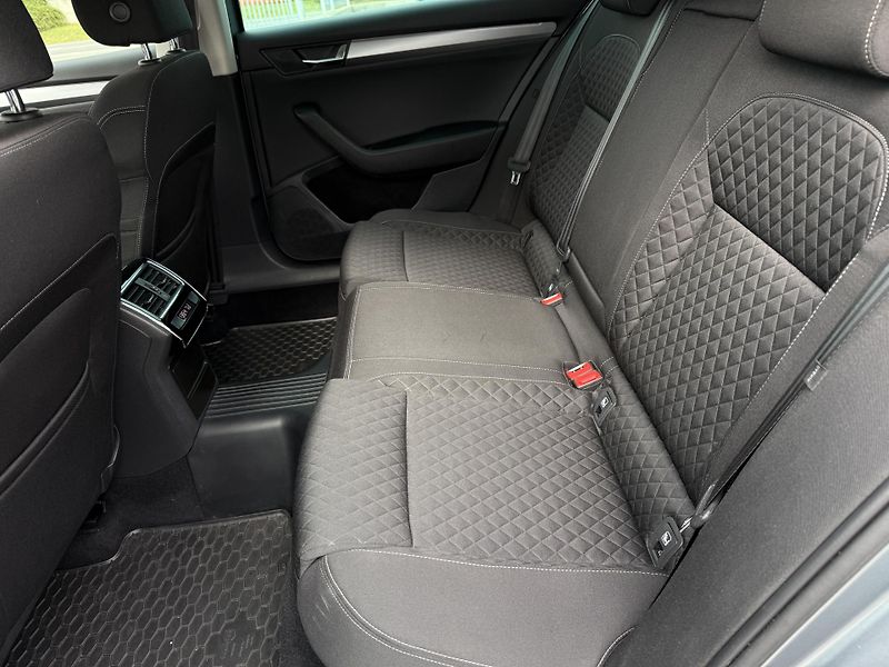 Škoda Superb 1.6TDi STYLE 88kW Navi BiXenon - fotka 18 z 21