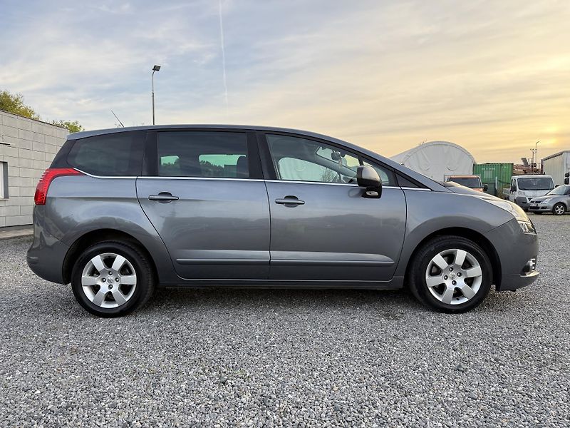 Peugeot 5008 2.0HDi 110kW Navi Panorama - fotka 4 z 20