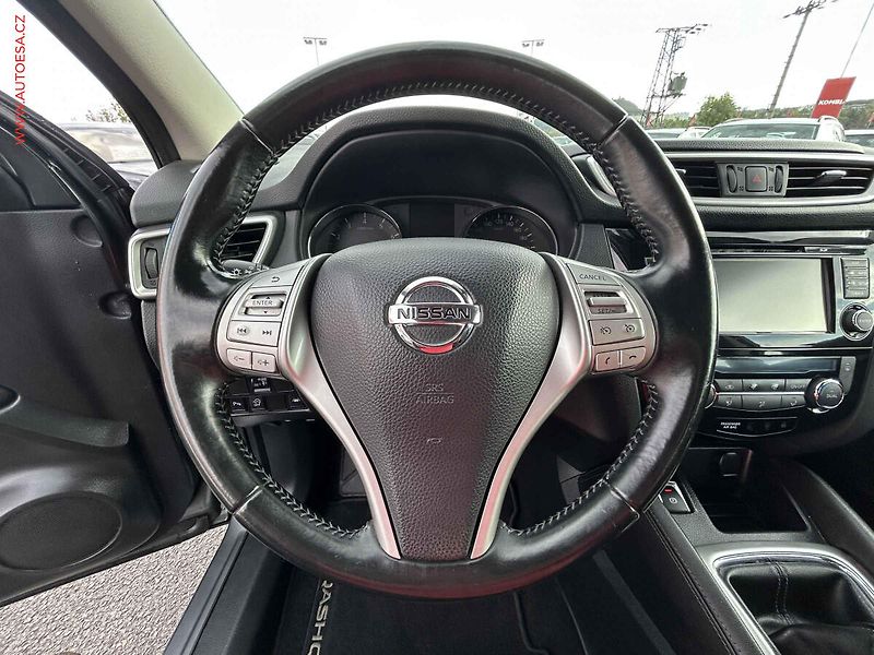 Nissan Qashqai (2014) 1.2 DiG-T, AC, park. kamera - fotka 13 z 20