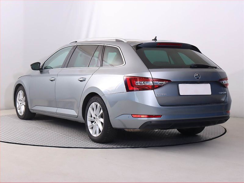 Škoda Superb (2019) 2.0 TDI, Automat, Kůže, Navi - fotka 4 z 21
