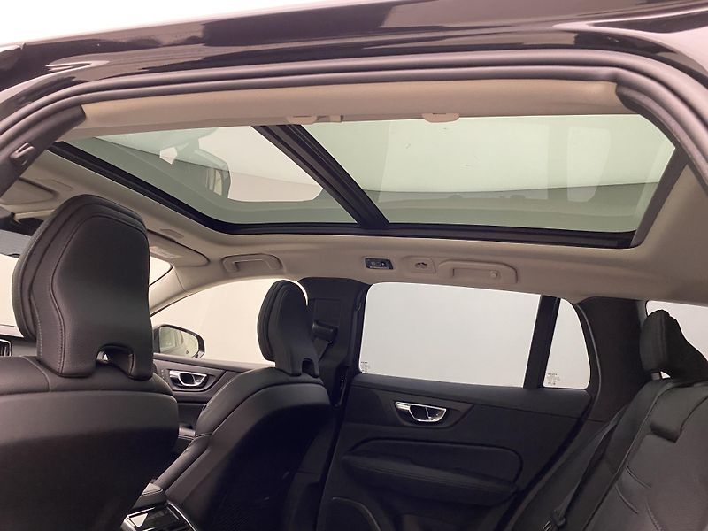 Volvo V60 CC B5 AWD MOMENTUM AUT - fotka 32 z 53