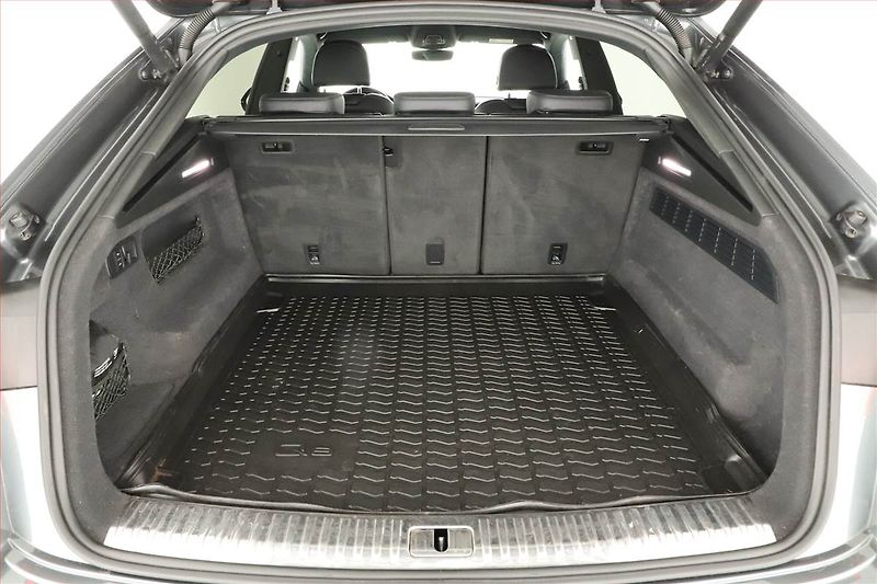 Audi Q8 (2021) 50 TDI - fotka 11 z 21