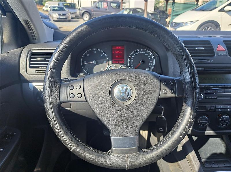 Volkswagen Golf 2,0   TDi 1MAJ*Tažné*Rozvody - fotka 13 z 34