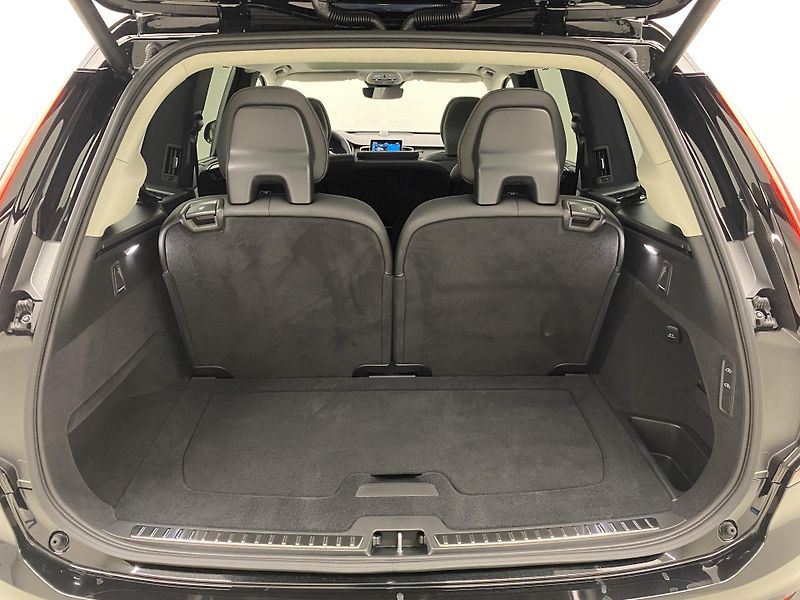 Volvo XC90 (2026) T8 AWD Plug-in DARK ULTRA - fotka 28 z 68
