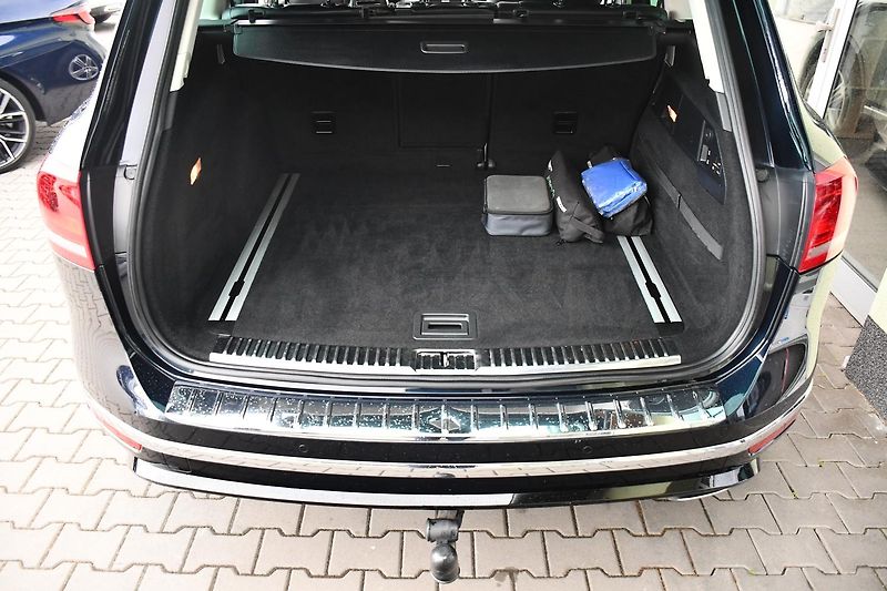 Volkswagen Touareg 3.0TDi V6 4M R-LINE TAŽNÉ ČR - fotka 39 z 44