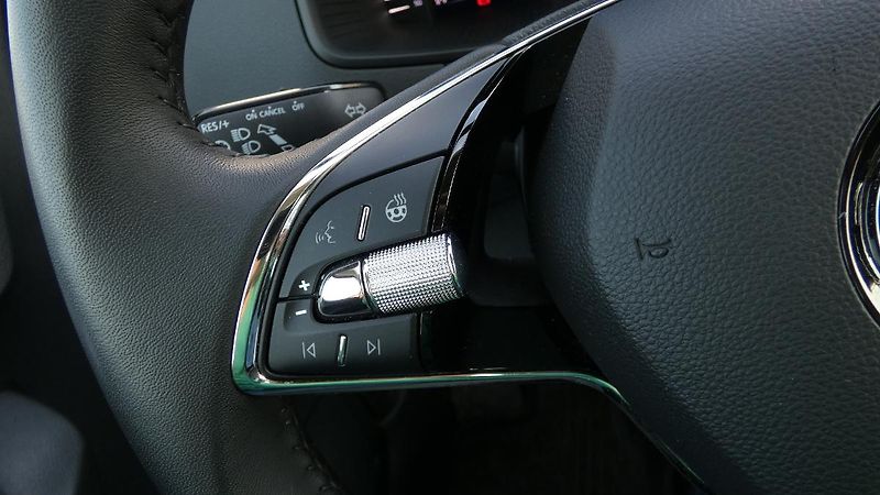 Škoda Karoq 1,5 TSI Style - fotka 11 z 22