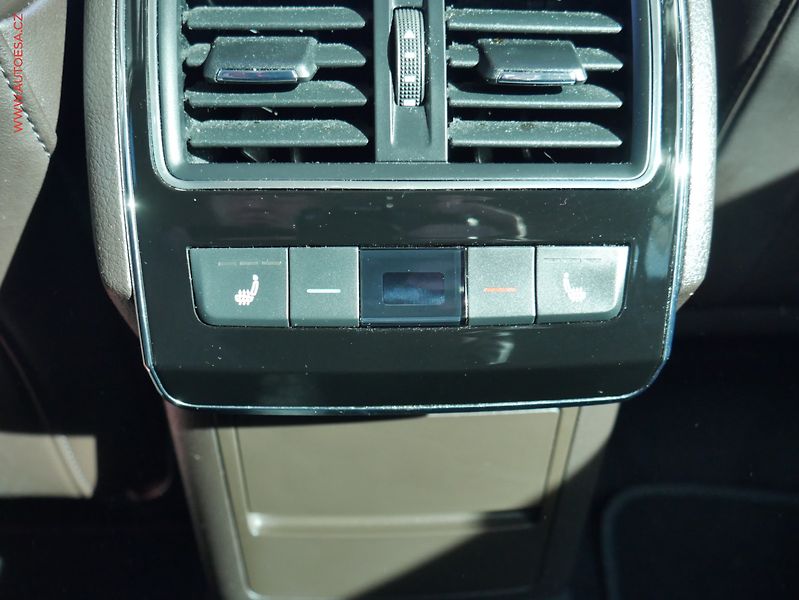 Škoda Superb (2016) 2.0 TDI, ČR, L&K, DSG - fotka 27 z 29