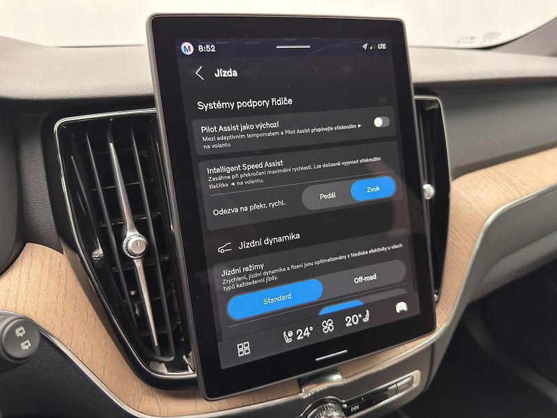 Volvo XC60 B5 AWD BRIGHT PLUS REZERVACE - fotka 35 z 49