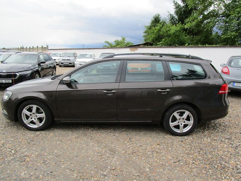 Volkswagen Passat 1,6TDI-77KW- 6-RYCHLOSTÍ - fotka 4 z 22