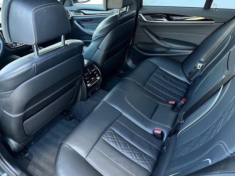 BMW Řada 5 540D xDrive M-Sport, SoftClose - fotka 9 z 19
