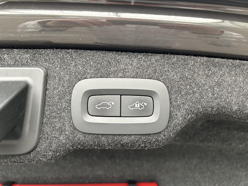 Volvo S90 2.0 B5 4x4 PLUS - fotka 15 z 31