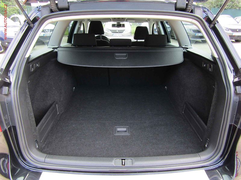 Volkswagen Passat (2014) 2.0TDi, servis.kniha - fotka 7 z 16
