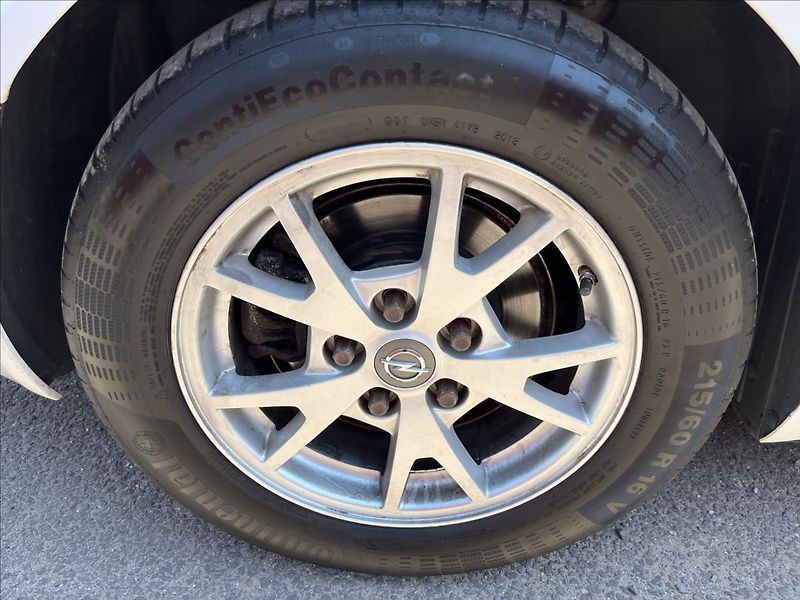 Opel Insignia 1,6 CDTi KLIMA ROZVODY SERVIS - fotka 32 z 37