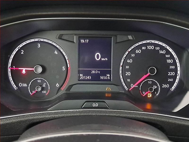 Volkswagen T-Roc (2019) 1.6 TDI, Tempomat - fotka 11 z 17