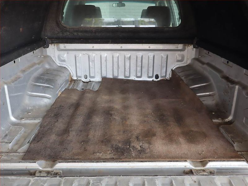 Nissan Navara (2006) 2.5 DCi, 4X4 - fotka 13 z 14