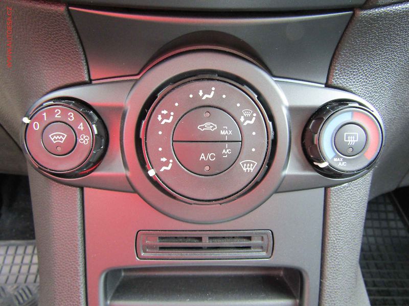 Ford Fiesta (2015) 1.2i, ČR, AC - fotka 13 z 17