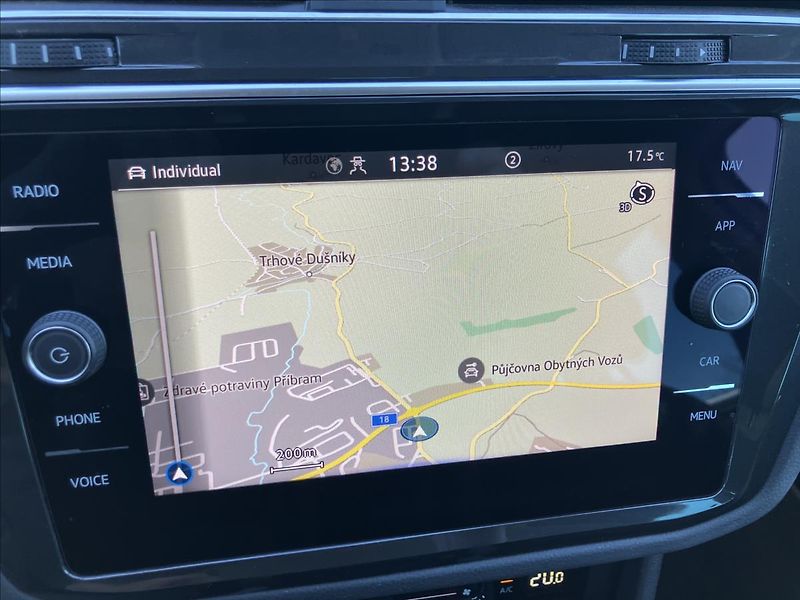 Volkswagen Tiguan 2,0 URBAN SPORT,4MOTION,TAŽNÉ - fotka 18 z 27