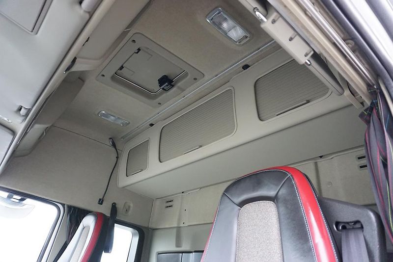 Volvo FM (2016) 460 / E 6 / IZOTERMA + WINDA / - fotka 17 z 45