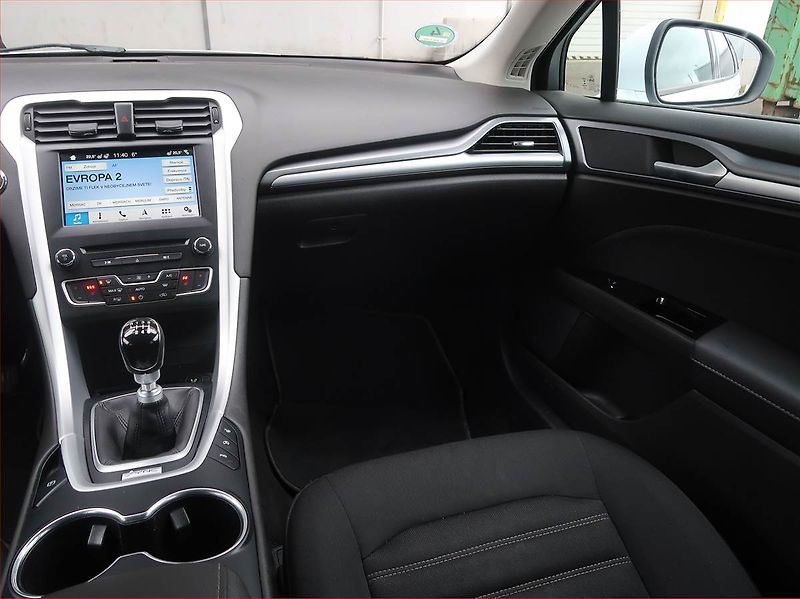 Ford Mondeo (2018) 2.0 TDCI, Navi, Tempomat - fotka 8 z 15