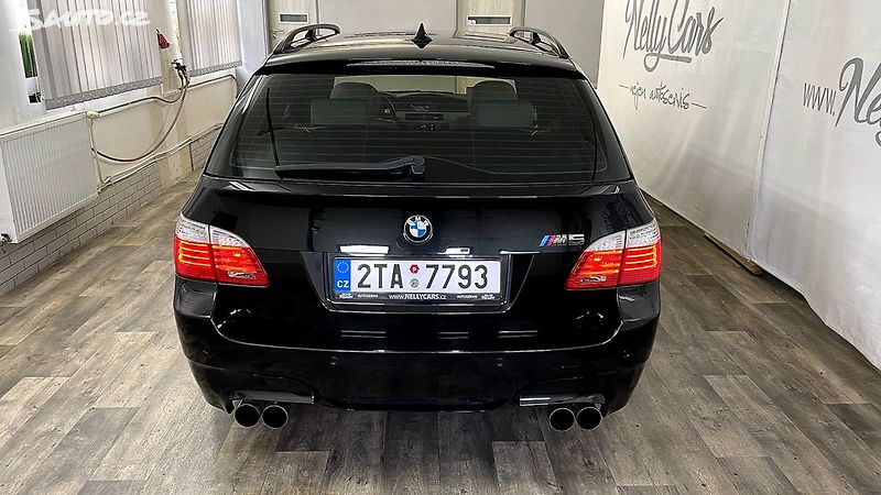 BMW M5 5.0 V10 Touring - fotka 5 z 34