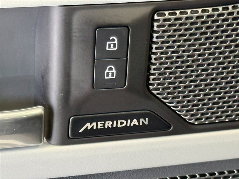 Land Rover Defender 3,0 110 SE D200 - fotka 20 z 27