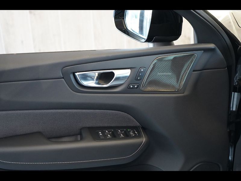 Volvo XC60 T8 PLUS Black Edition, 360°,HK - fotka 22 z 47