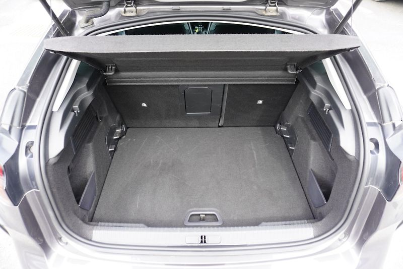 Citroën C4 (2023) Shine 1,2PT 130 - fotka 13 z 13