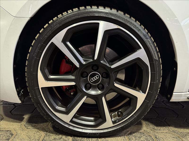 Audi A1 40TFSI 147kW S-LINE - fotka 39 z 40
