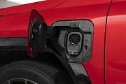 Nyní lze plug-in hybrid nabíjet také stejnosměrným proudem.