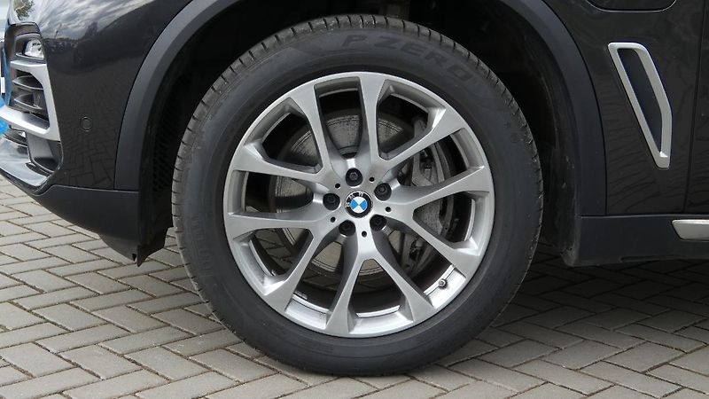 BMW X5 xDrive 45e - fotka 23 z 24