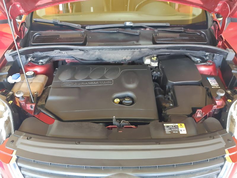 Ford Kuga 2.0 TDCI 4x4 TITANIUM - fotka 22 z 24