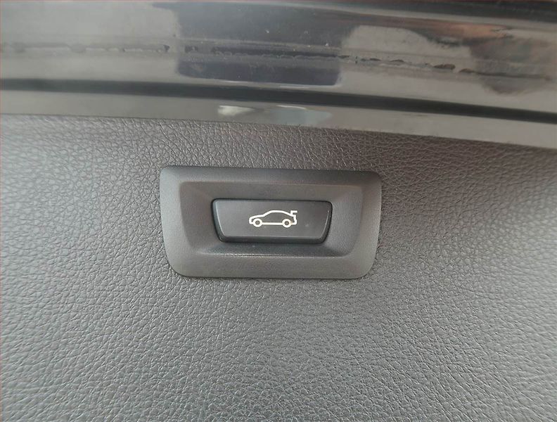 BMW Řada 3 (2017) 318 d, Kůže, Navi, Tempomat - fotka 16 z 23