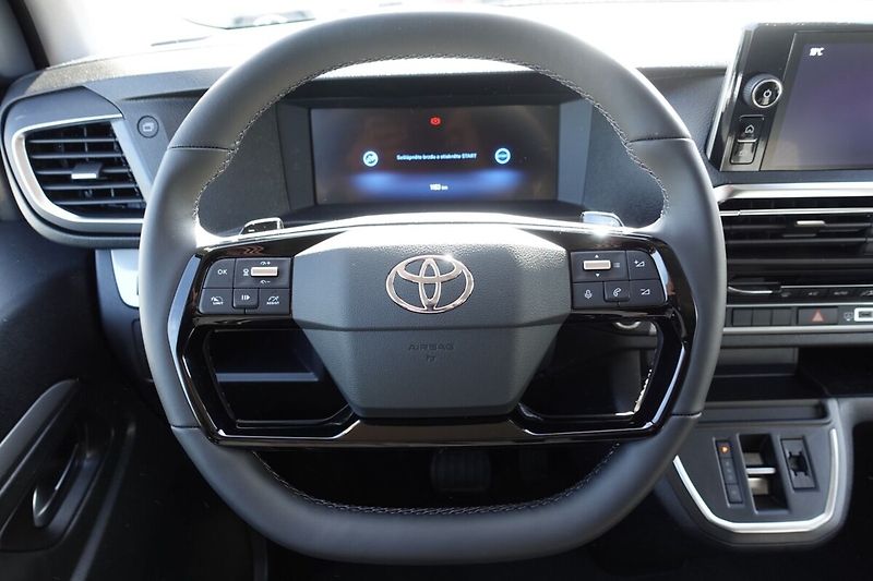 Toyota ProAce Verso 2.0 Diesel 177 - 8 AT Family 8 - fotka 18 z 36