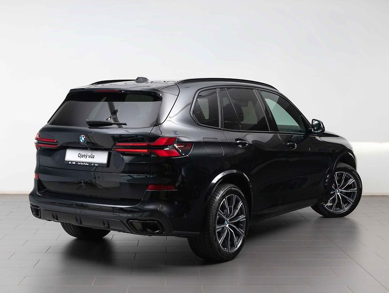 BMW X5 xDrive30d - fotka 5 z 22