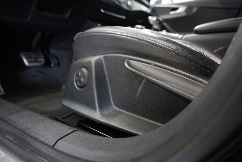 Audi A4 (2016) 2.0 TDI 140kW QUATTRO S TRONIC - fotka 14 z 37