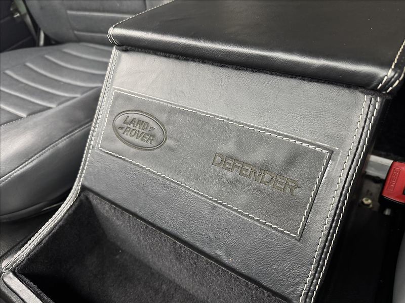 Land Rover Defender 2,5 130 Td5 90kW PO RENOVACI - fotka 22 z 45