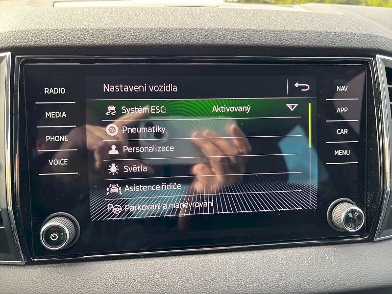 Škoda Karoq (2018) STYLE TSI 1.5/110KW 6MP - fotka 29 z 34